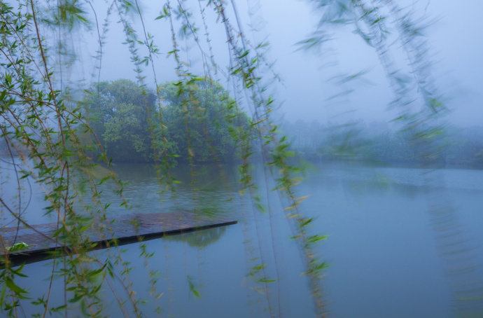 天气轻烟细雨中