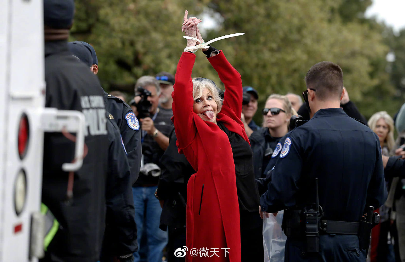 19年的世界 哪些大事令你影响深刻 Cnn用新闻图片