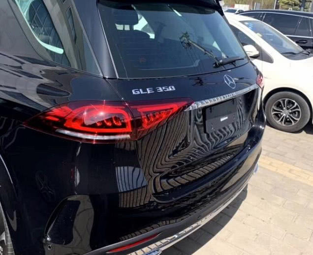 全国首台19款奔驰gle到店,内饰匹敌s级,车友:要火遍全国