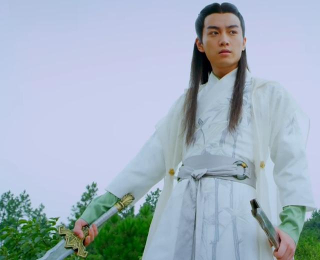 《白眉大侠》把三侠五义边缘化,剧中展昭活在台词里欧阳春未出现