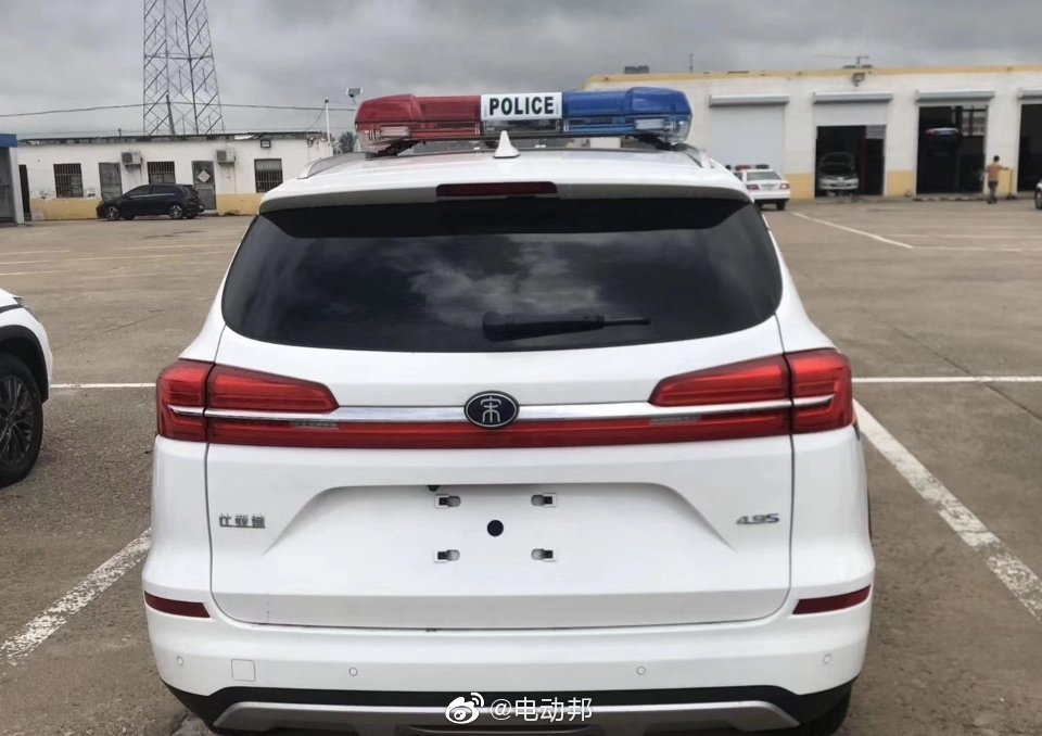 4.9s零百加速的警车可以说是很硬核了@比亚迪汽车