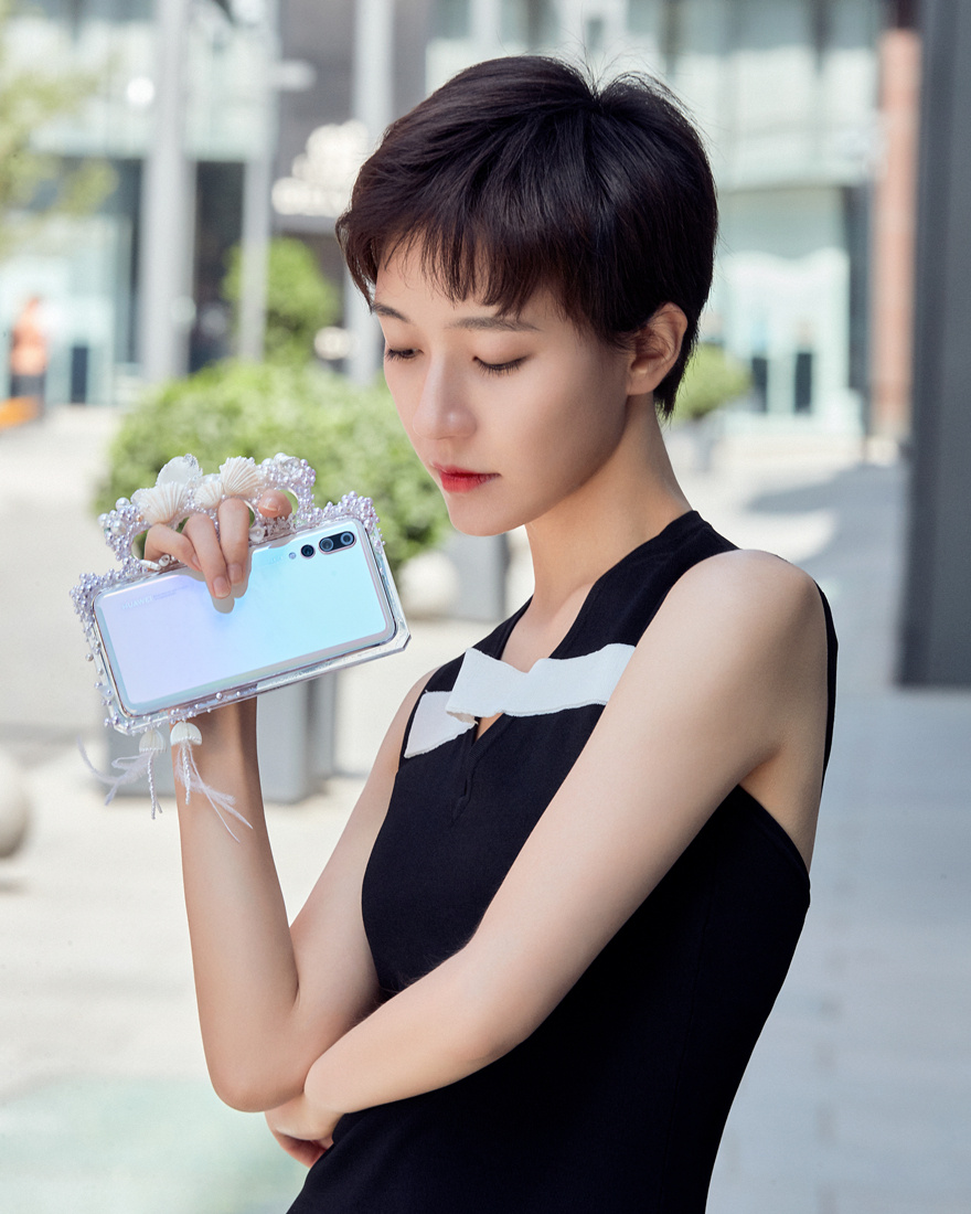 焦俊艳不过是剪了一款短发造型,颜值衣品直接开挂,31岁秒变21岁