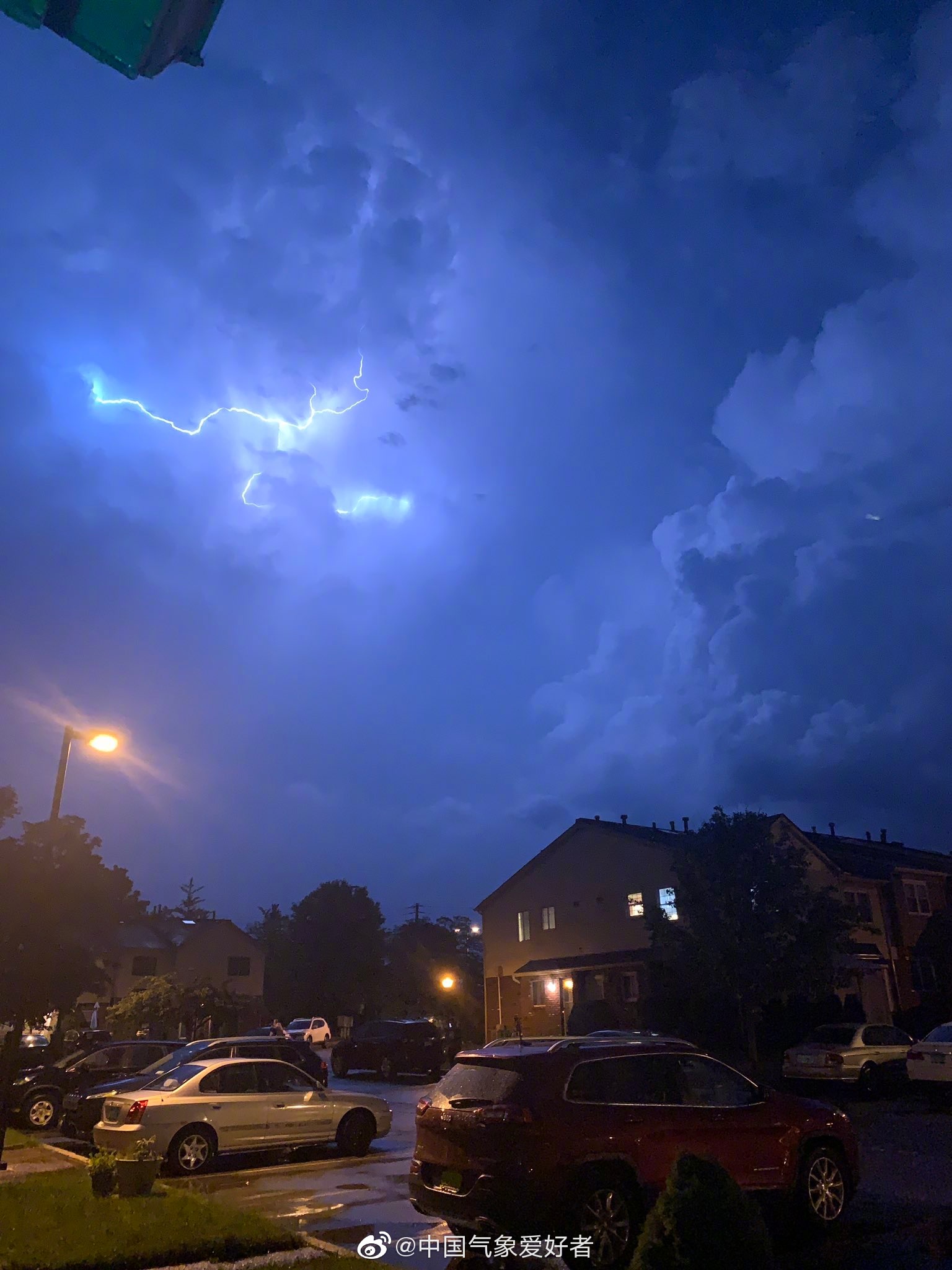 超级单体袭击纽约城南带来大型冰雹