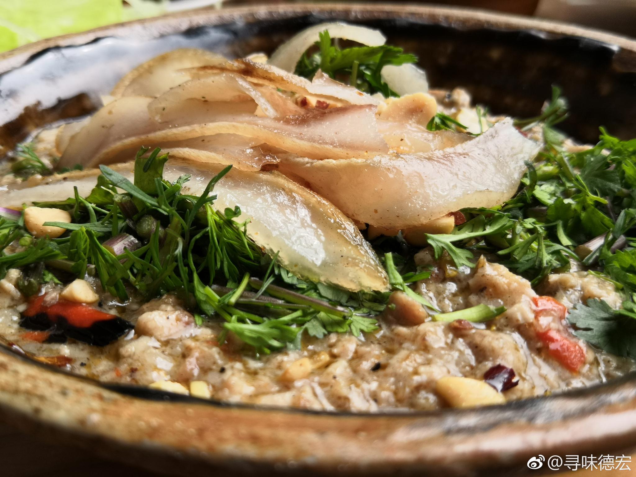 阿昌族过手米线其实美食好不好吃看大块朵颐之后的盘子就明白了