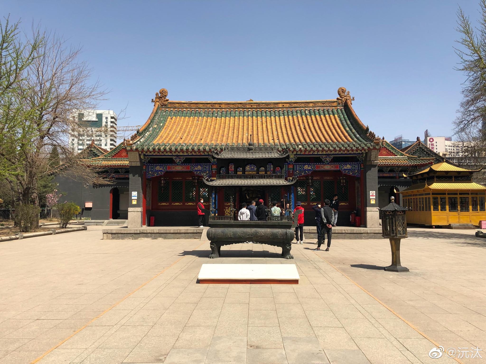 正式的名字叫实胜寺,是个藏传佛教寺庙.不是堂子.