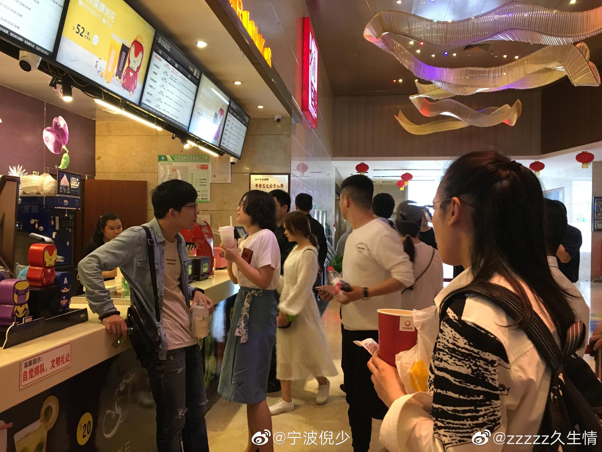 就出现了电影画面模糊,字幕模糊等现象,安心等待了五分钟左右无人调整