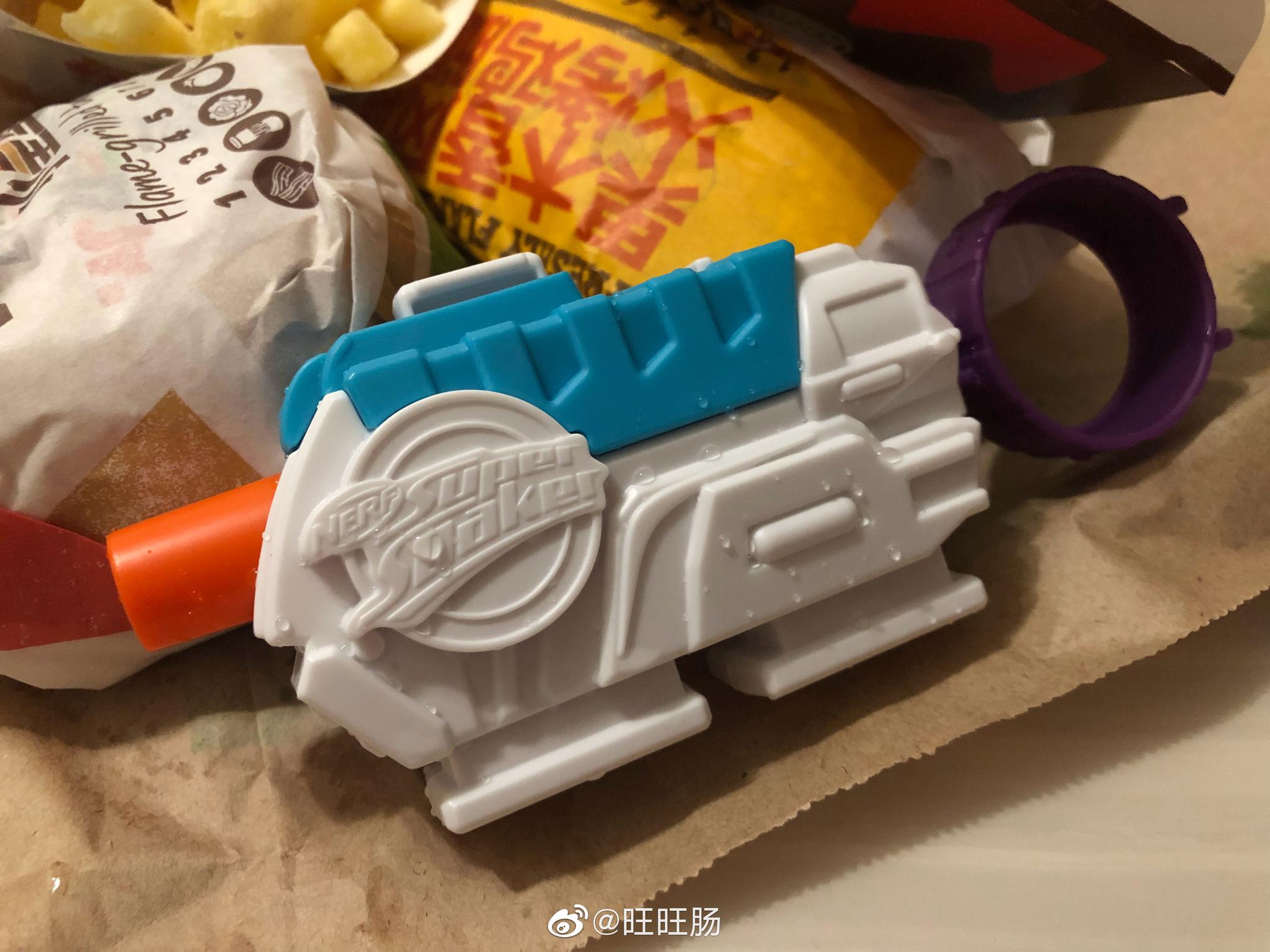 汉堡王中国 说好的福袋和两个玩具呢,怎么只有一个玩具