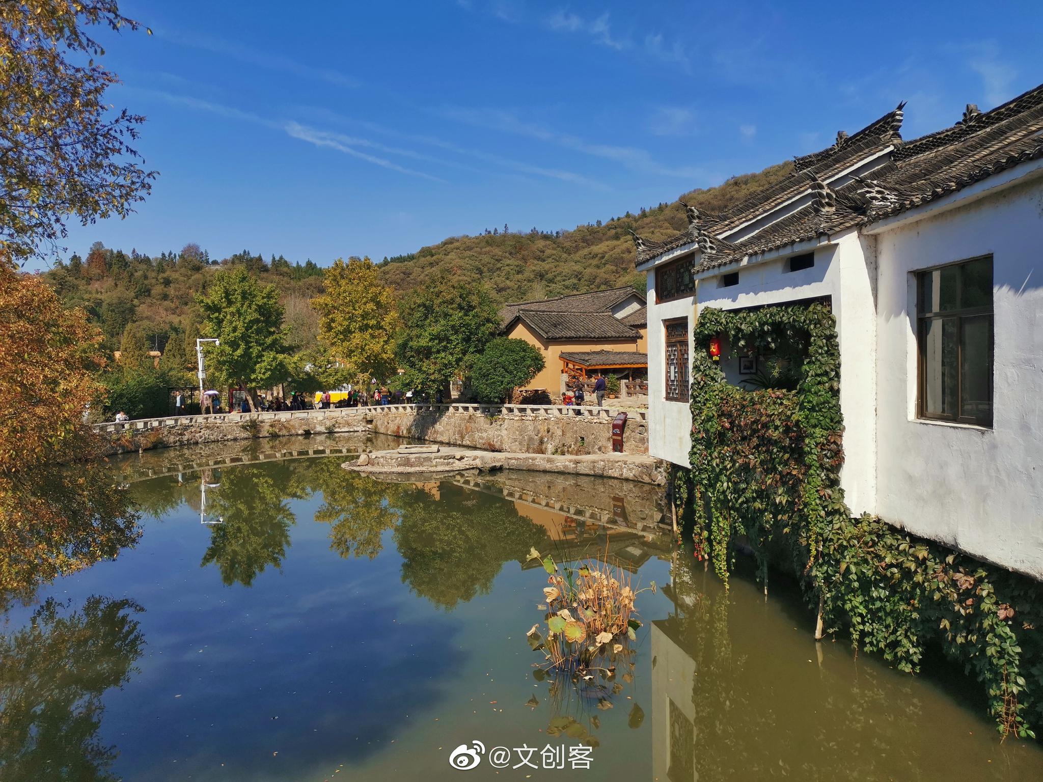 田铺大湾位于大别山腹地的河南省新县的东南部,是一个古村落