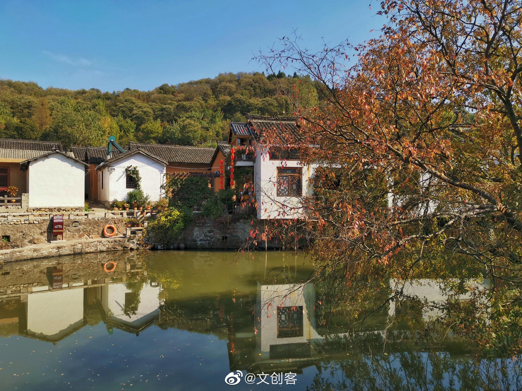 田铺大湾位于大别山腹地的河南省新县的东南部,是一个古村落