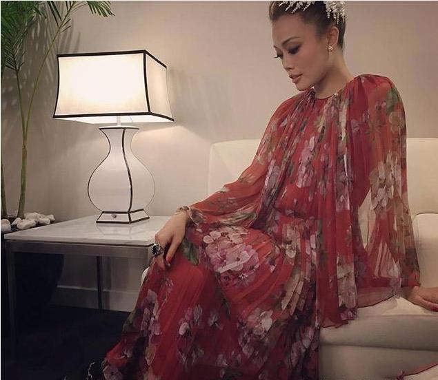 参观容祖儿在香港的豪宅,卧室外面就是花园,居住环境美得过分了休闲区蓝鸢梦想 - Www.slyday.coM 参观容祖儿在香港的豪宅,卧室外面就是花园,居住环境美得过分了休闲区蓝鸢梦想 - Www.slyday.coM