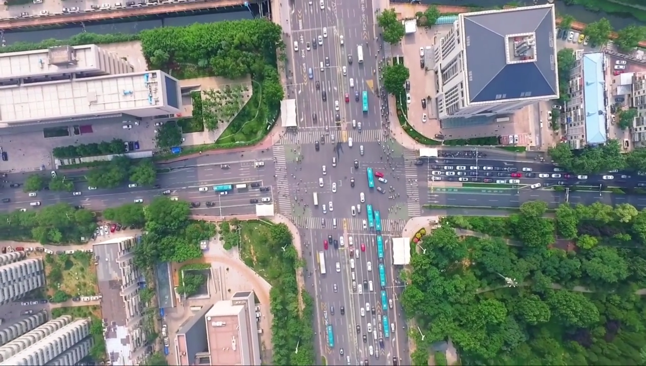 城市生活家航拍济南经十路,太壮观了吧!