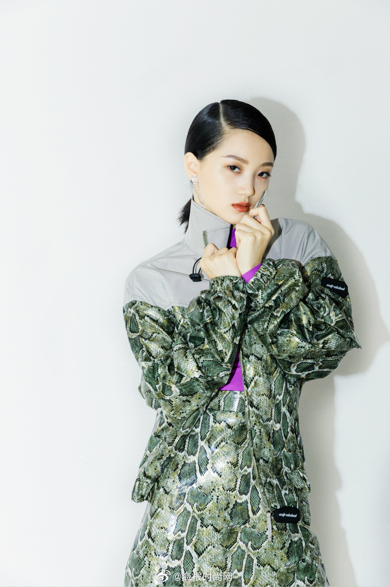 香蕉娱乐trainee18李梦琦受邀出席身着extralabelofficial春夏