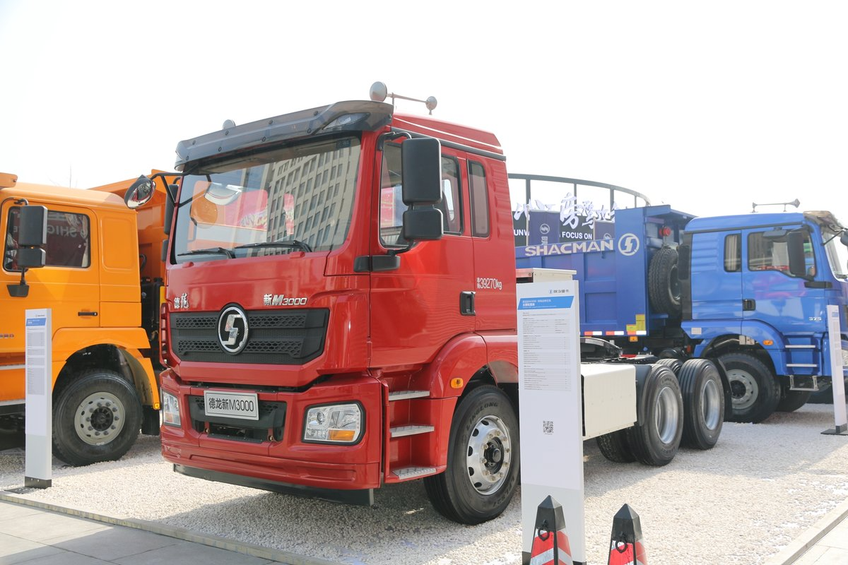 475马力 12挡amt,陕汽m3000纯电动牵引车背了四块