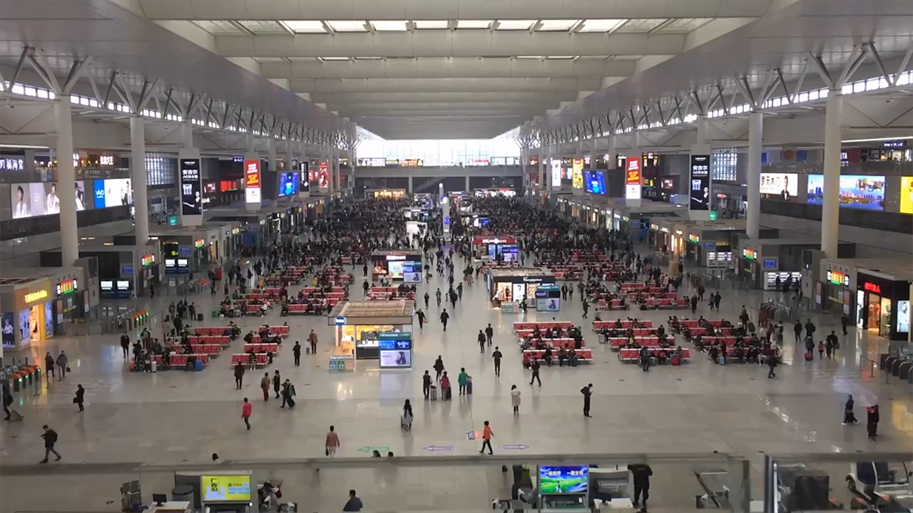 中国高铁站建的那么高到底因为什么今天终于了解了