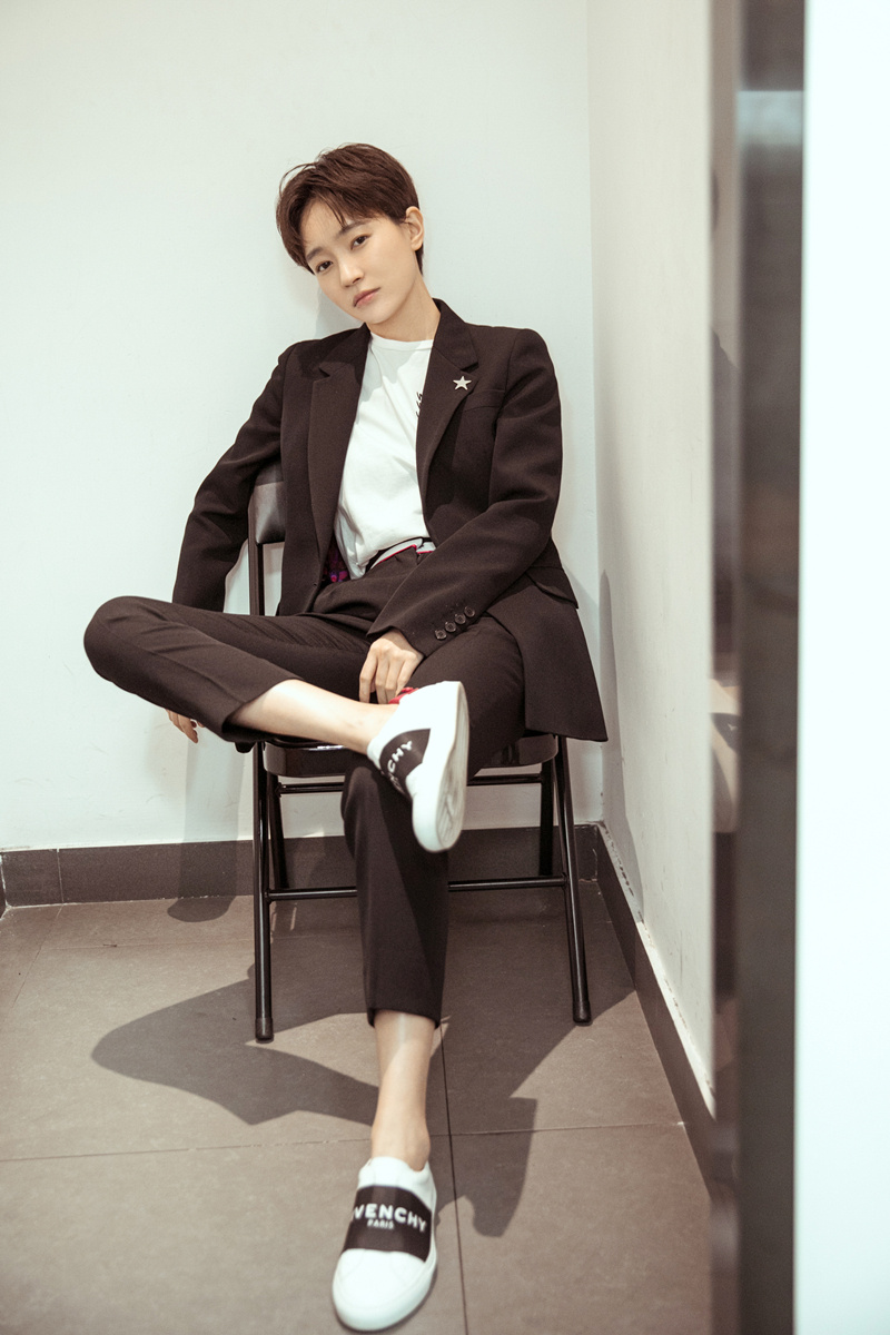 焦俊艳不过是剪了一款短发造型,颜值衣品直接开挂,31岁秒变21岁