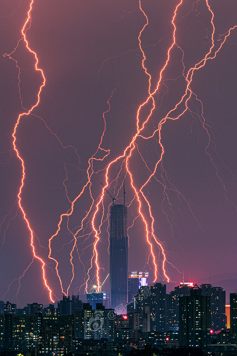 昨晚的雷电大爆发!(坐标:广东东莞)