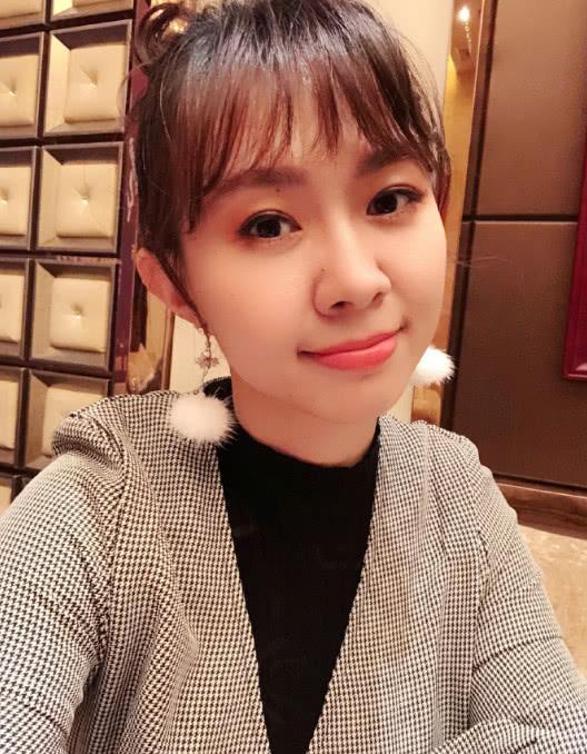 "乡村女神"卓依婷近照,曾火遍整个八十年代,今靠商演赚钱养家