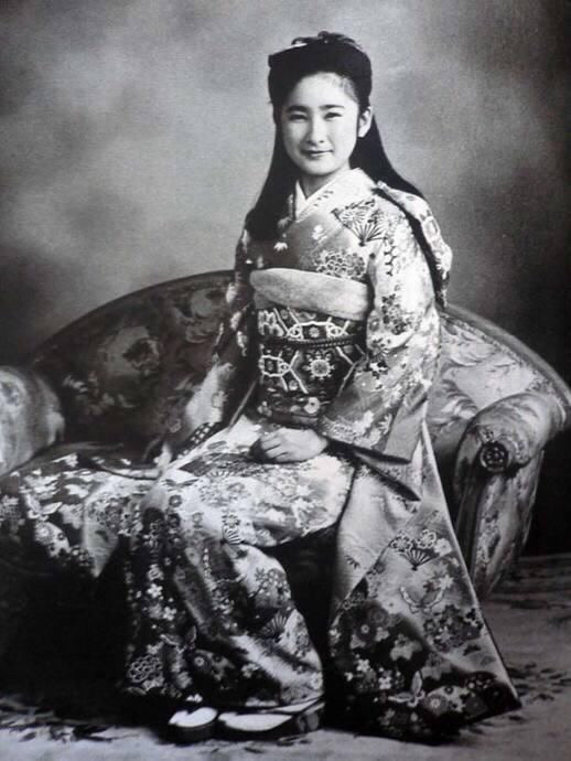 年轻时候的日本秋筱宫亲王妃纪子,现任天皇的弟媳。|秋筱宫|弟媳|天皇_新浪新闻