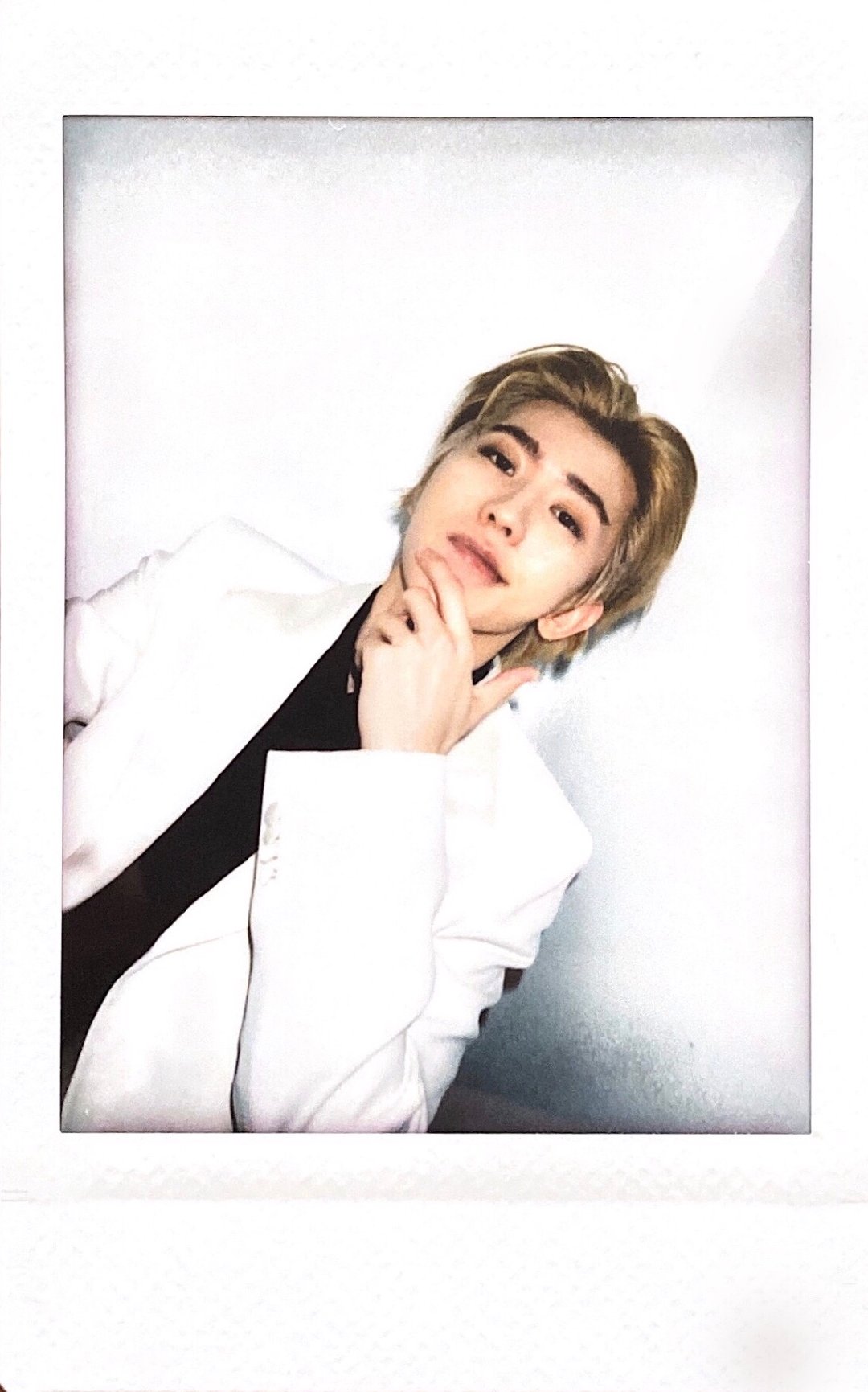 蔡徐坤金发 蔡徐坤新发色蔡徐坤换新发色了,金色好可,有点a的坤坤