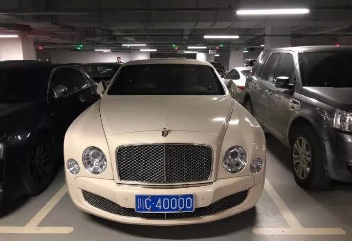 成都银泰城被称为大老板集结地?看完车库你就懂了,毫不夸张!