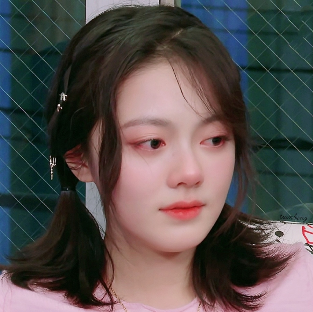 赵今麦扎双马尾五官精致青春靓丽