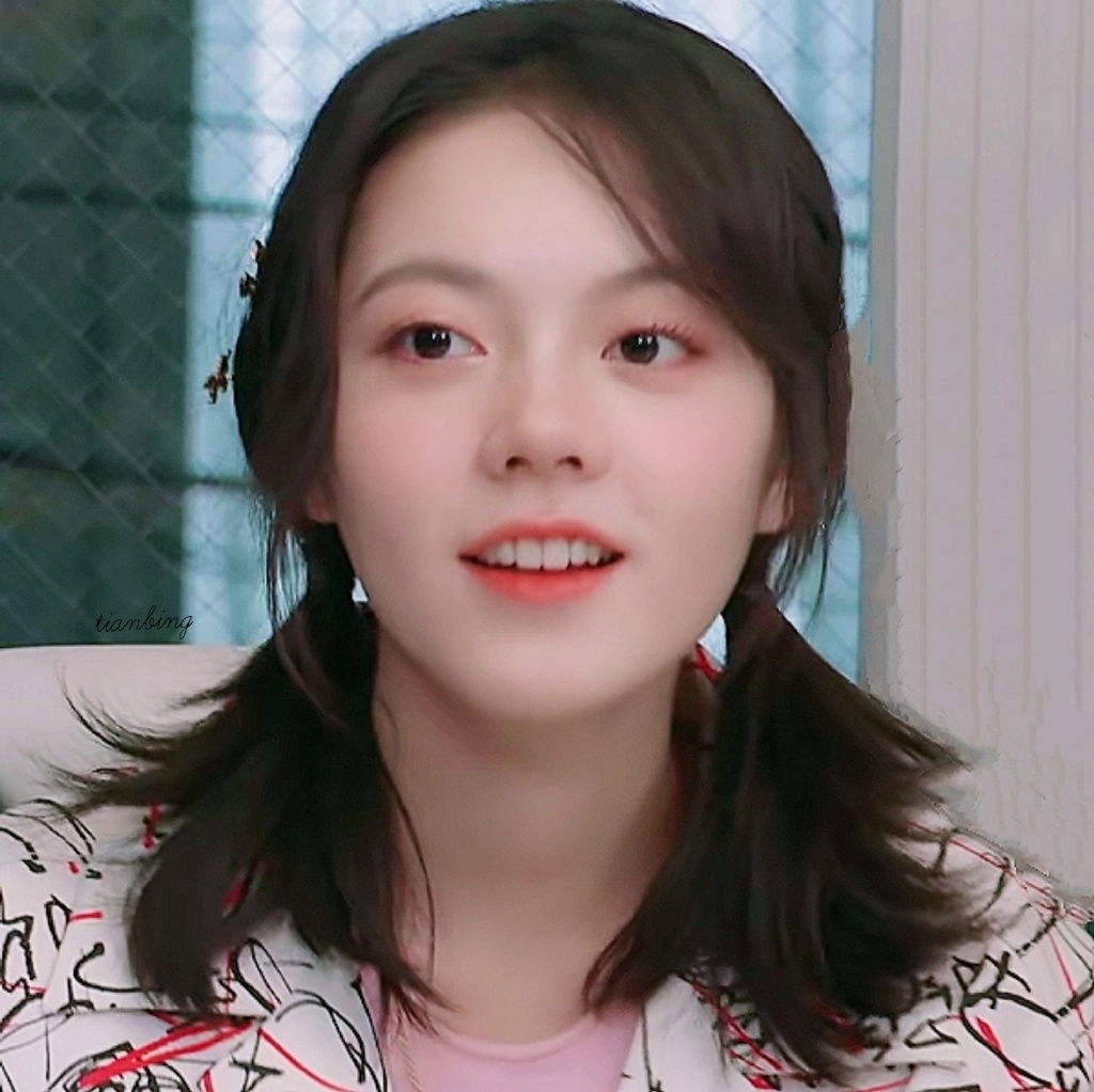 赵今麦扎双马尾五官精致青春靓丽