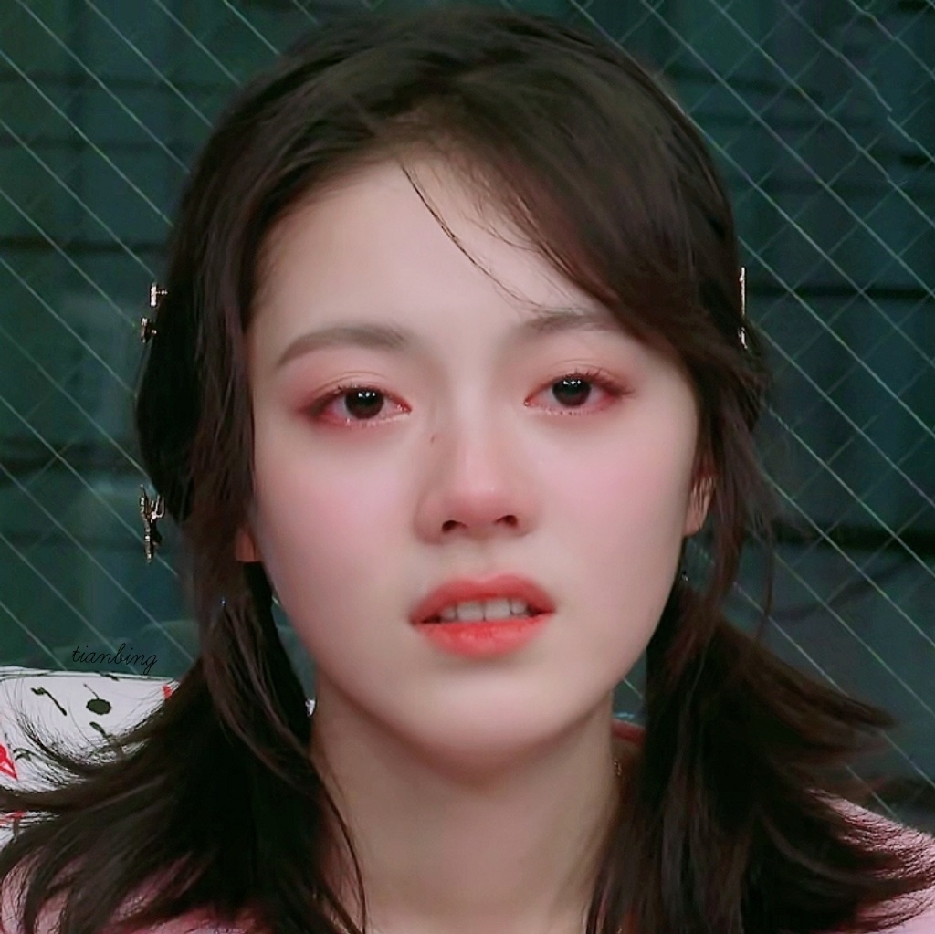 赵今麦扎双马尾五官精致青春靓丽