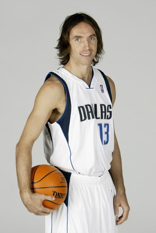 纳什28岁时征服混血美女,42岁又搞定25岁排球女神