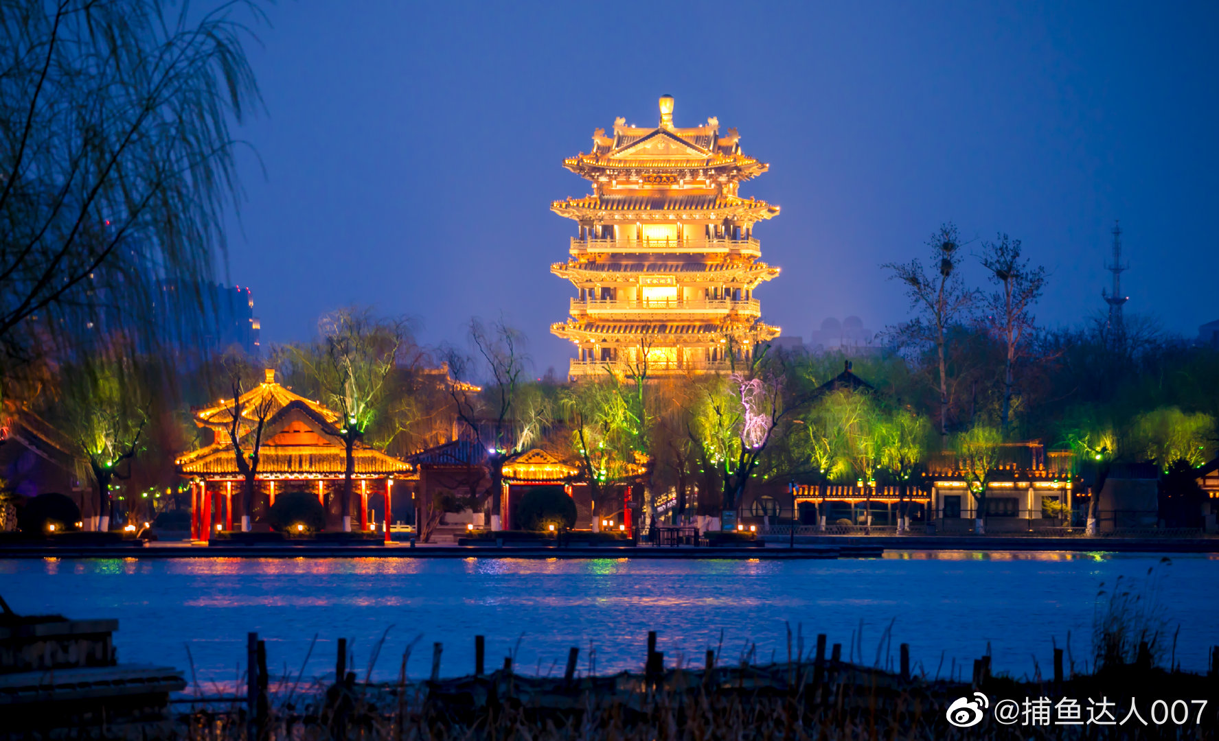 明湖夜色@济南市文化和旅游局 @中国摄影师联盟