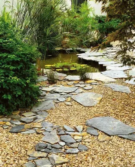 廉价的碎石铺装的庭院却是最美的