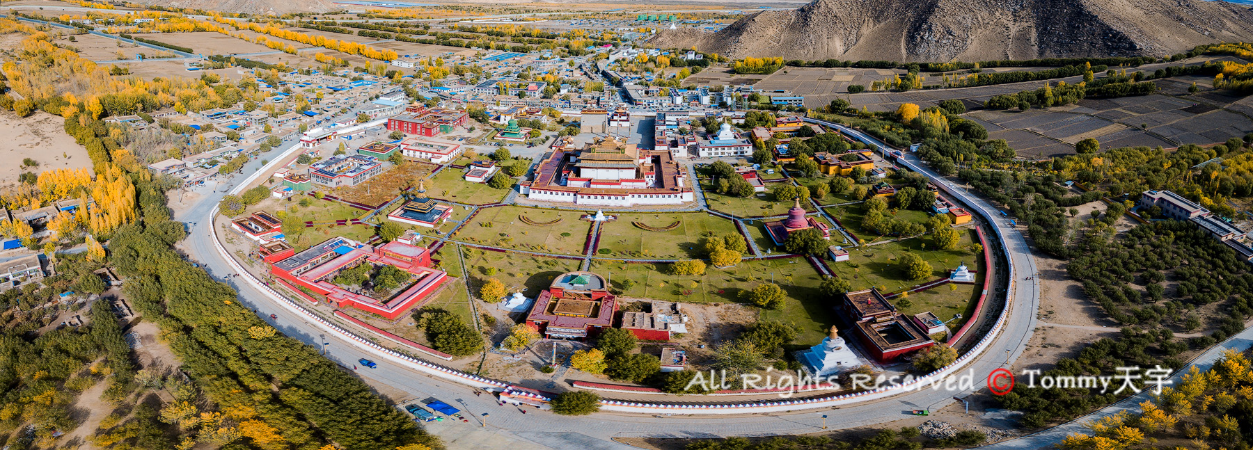 全景镜头下的桑耶寺秋天景色.桑耶寺