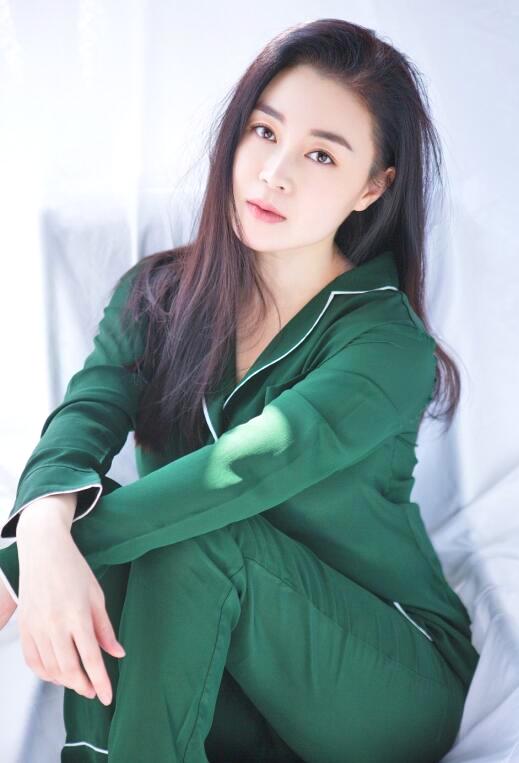 她是赵本山媳妇因颜值高身材好抢镜如今发福变成这样了