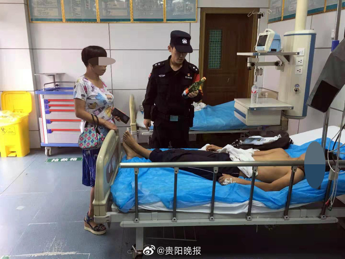 初中生放学路上捡到一瓶二锅头,结果全部喝完醉倒街头|二锅头|醒酒