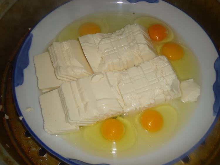 淋在撒葱花的内酯豆腐上,放点香菜段小贴士1.鸡蛋蒸时不