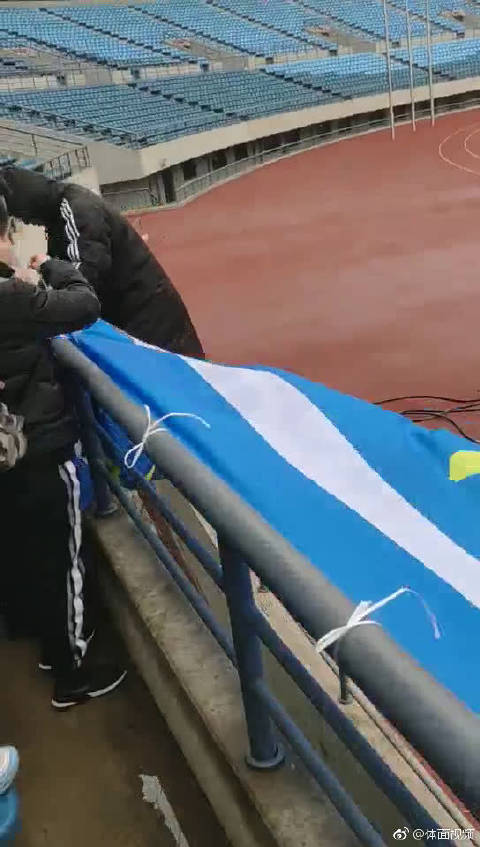 CCTV5正在直播中超第3轮,大连一方主场对阵