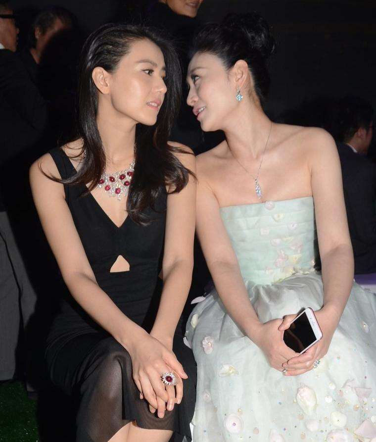 李小冉高圆圆早前同框照,都是端庄大气成熟女人,站一起魅力四射