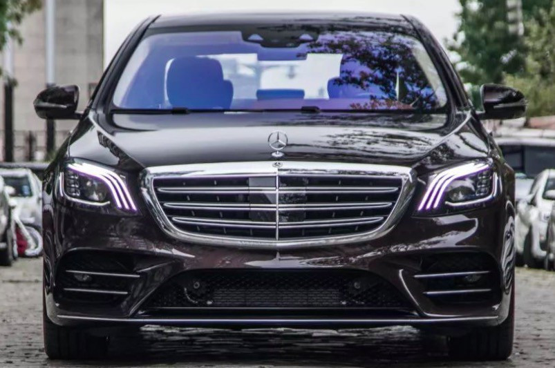 新宝马7系杠上奔驰s级,v12扳回一局,但价格才"致命"