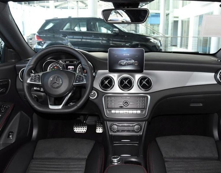 豪华b级轿车"奔驰cla",内饰豪华科技感十足,油耗仅6l