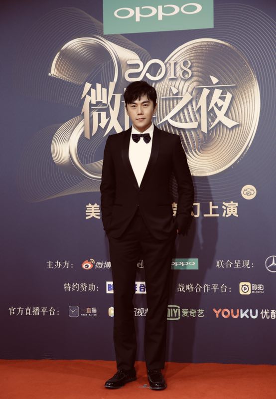 @秦昊 以一身Lanvin黑色西装look出席2018 盛典|秦昊|盛典|白衬衫_新浪新闻