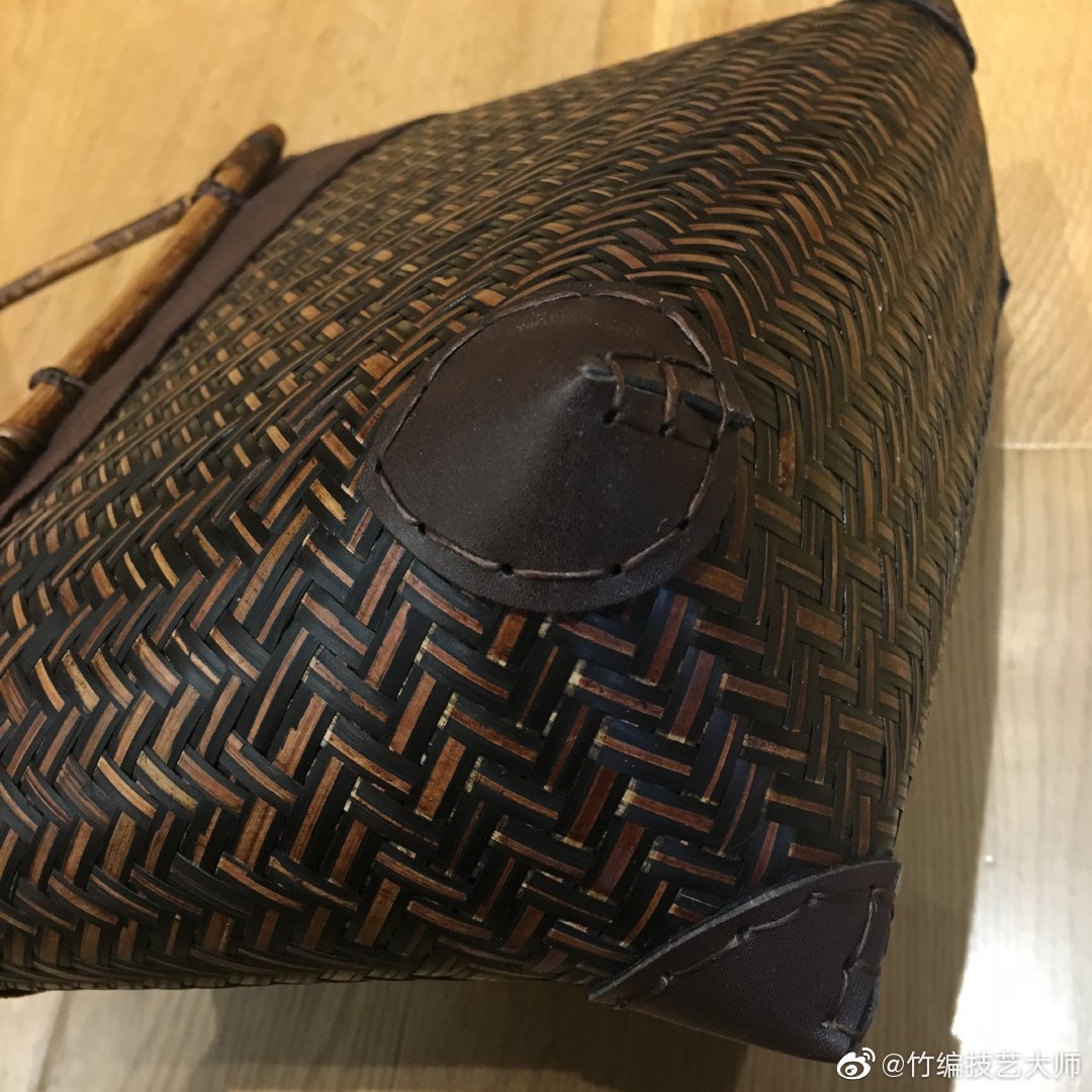 在殷商时代，竹藤的 编织 纹样丰富起来