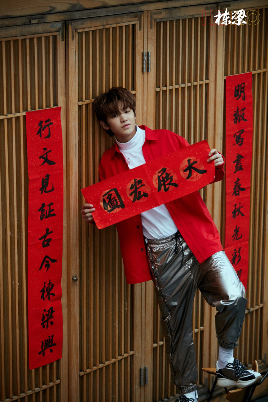 hero栋梁新春特刊封面人物无限潜力的少年黄明昊