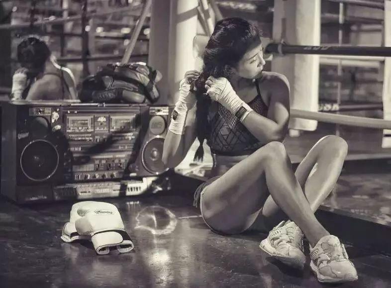 背部的肌肉线条