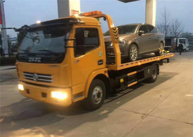 车坏在高速上了，应该如何叫拖车？