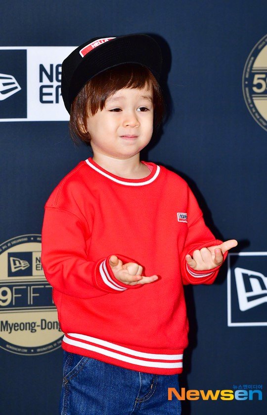 超人回来了sam威廉本特利今日在明洞出席newerr的品牌活动