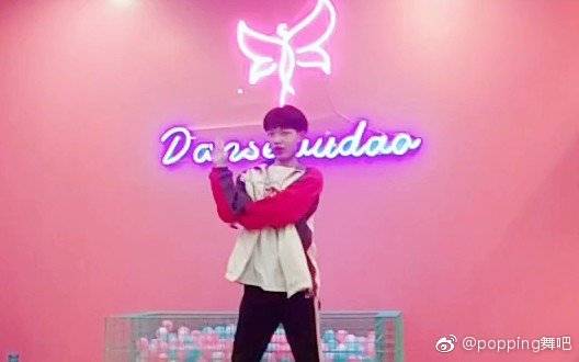 火箭少女101 赖美云更新微博发出《月亮警察》