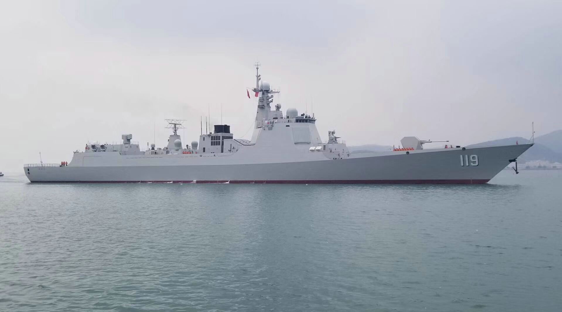 垂发单元全开,走进中国052d导弹驱逐舰,防空反潜样样都行