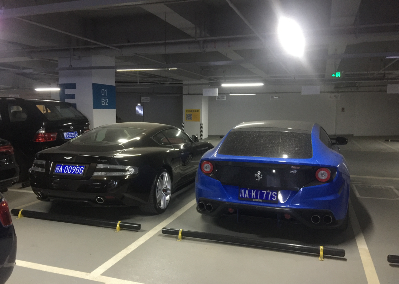 成都银泰城被称为大老板集结地?看完车库你就懂了,毫不夸张!