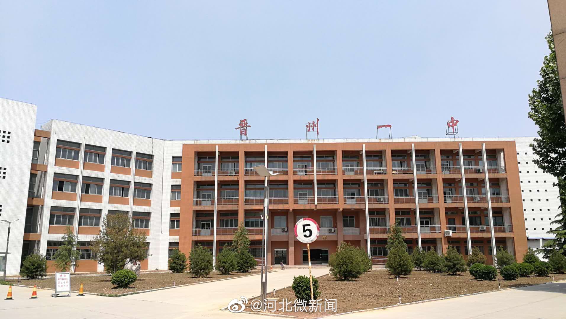 晋州一中学16日发生跳楼事件校园安全惹人堪忧