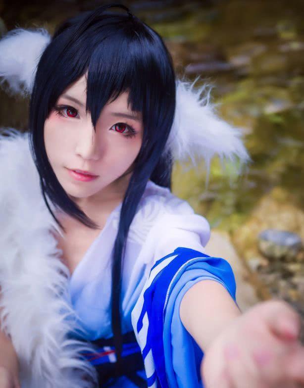 狐仙小红娘cos涂山雅雅, 冰冻系气质女神, 这个身材打9分!