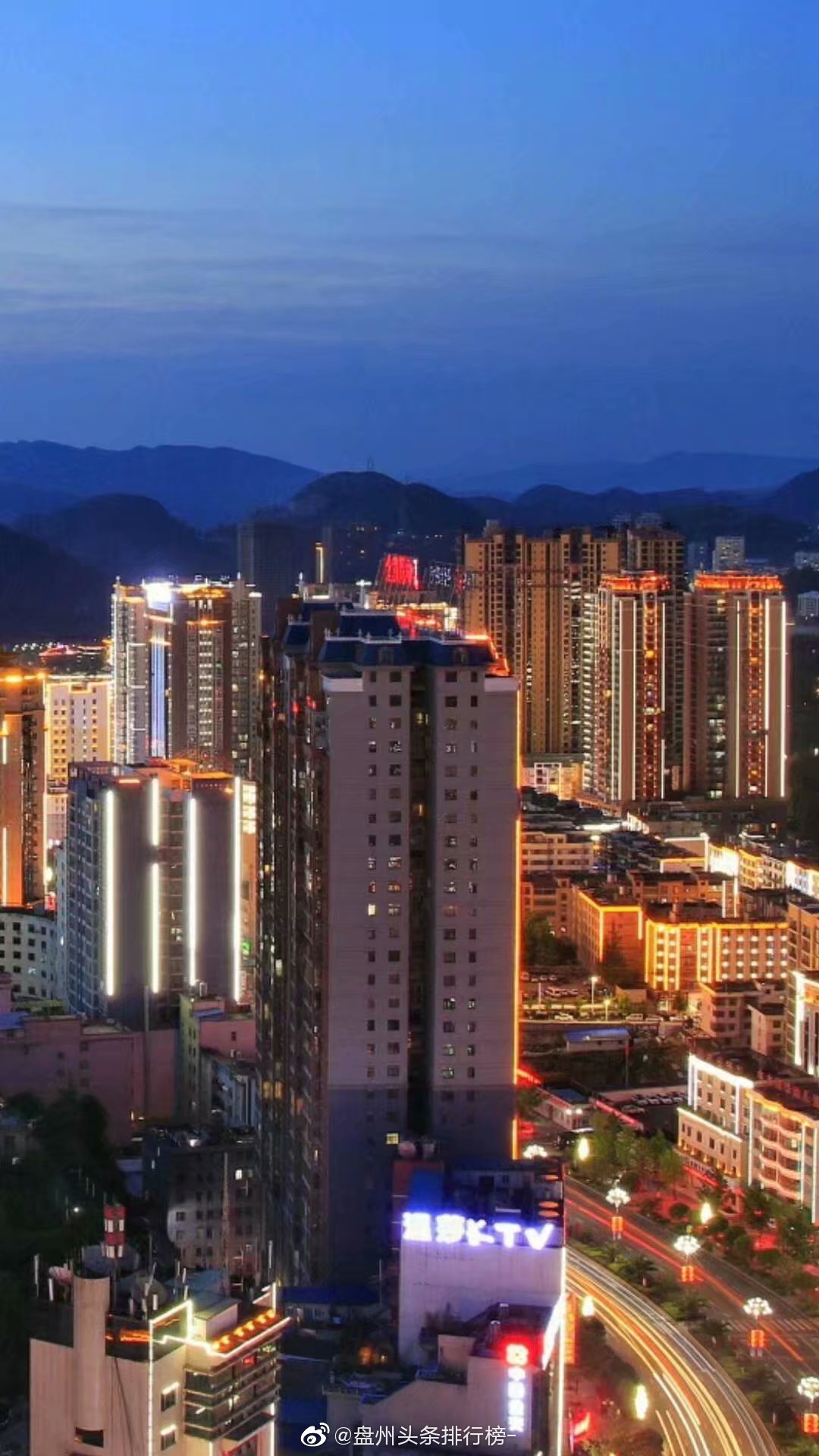 没想到吧,盘州的夜景这夺目炫彩,猜猜这是从哪个角度拍摄的呢